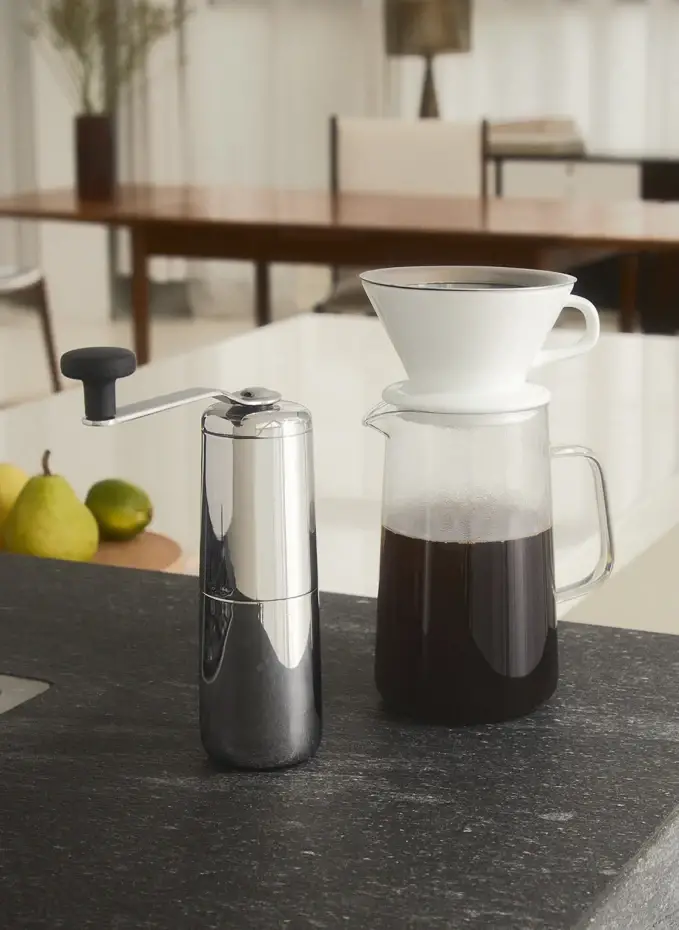 ALESSI Set SLOW COFFEE: Kaffeemühle, Karaffe und Filterhalter Saisonale Angebote